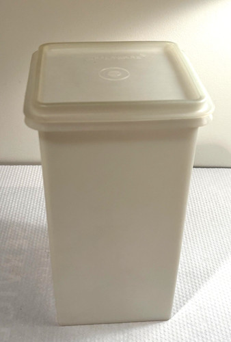 Vintage tupperware saltine - vintage,