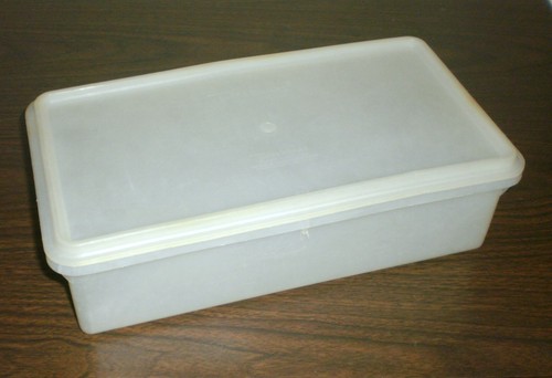 Tupperware cracker keeper - tupperware,