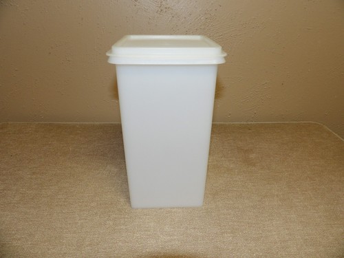 Vintage tupperware saltine - vintage,