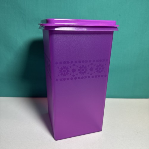 Tupperware cracker keeper - cracker,