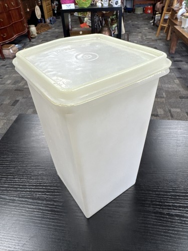 Vtg tupperware saltine - tupperware,